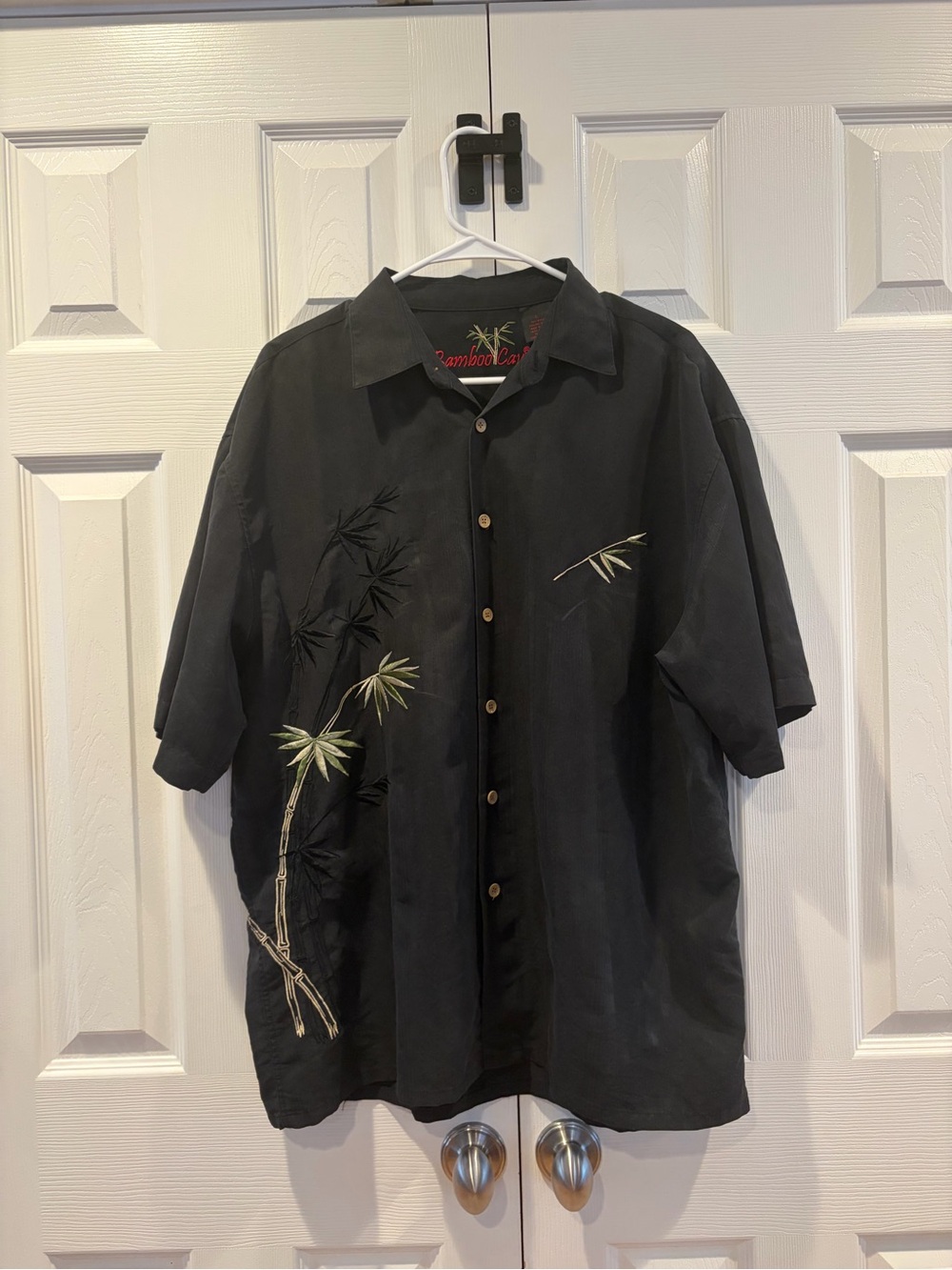 BAMBOO CAY Black Short-Sleeve Button-Down Shirt with Green Bamboo Embroidery